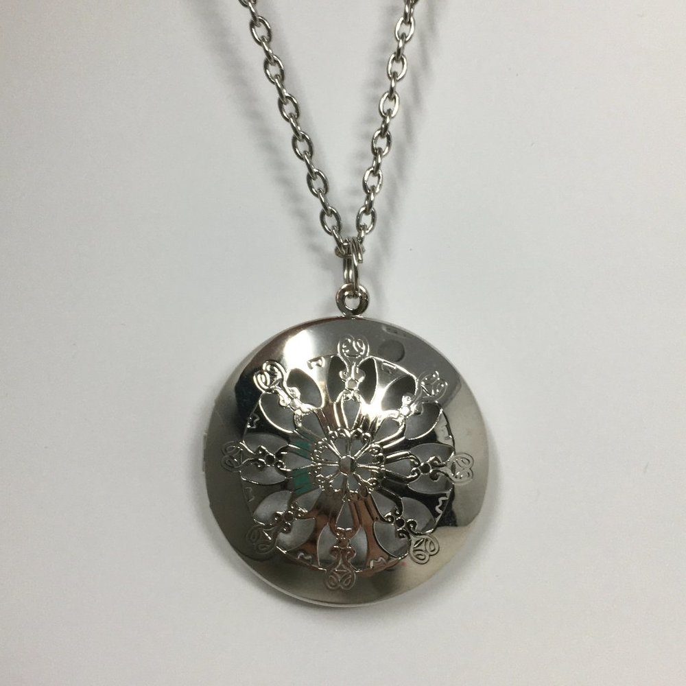 Locket Diffuser Essential Oil Necklace 24" Chain